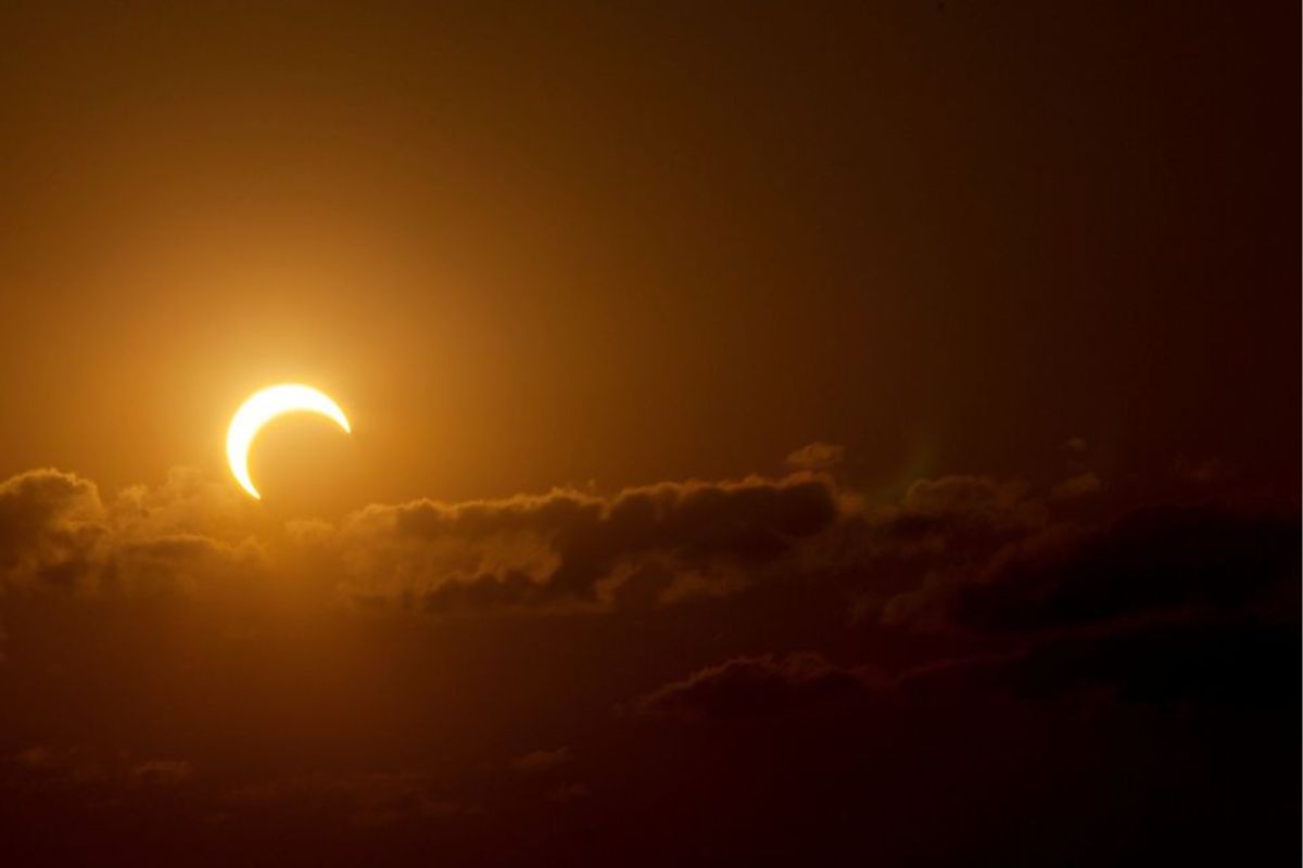 Sibillini: l’eclissi parziale di sole al tramonto dalle panoramiche creste